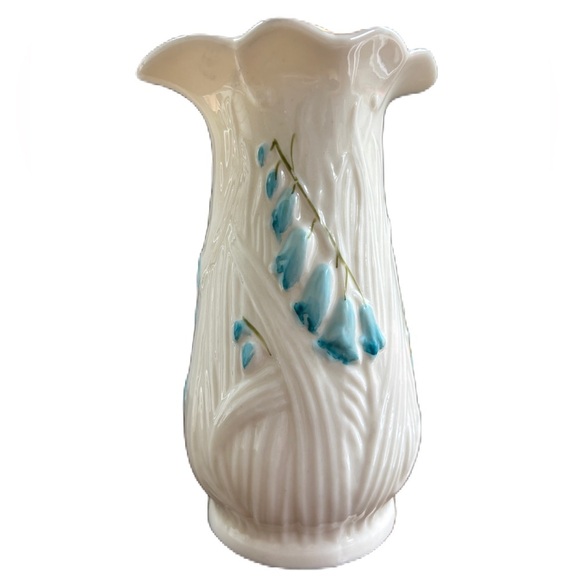 Vintage BELLEEK Bone China Ireland "Blue Bell" Flower Vase Harebell Embossed Bud - Picture 1 of 7